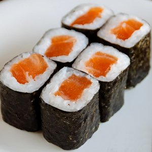 Salmon Maki Roll