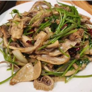 Stir-Fried Shredded Pork Tripe / 芫爆肚丝