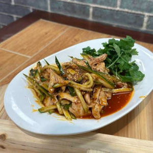 Shredded Chicken in Chili Sauce / 红油手撕鸡