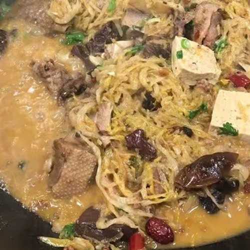 Stew Goose with Sauerkraut / 铁锅大鹅炖酸菜