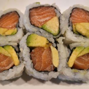 Avocado & Salmon Maki (6 pcs)