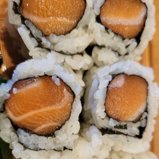 Salmon Maki (6 pcs)