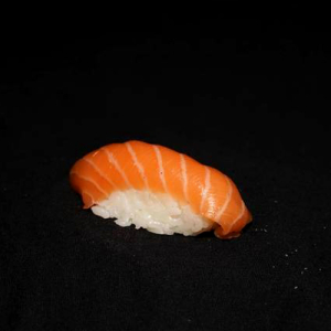 Salmon Sushi (3 pcs)