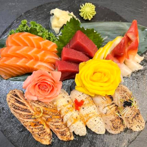 Torch Sushi and Sashimi Combo (15 pcs)