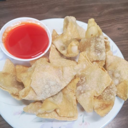 1. Deep-Fried Wonton with Sweet and Sour Sauce