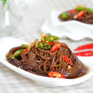 Sour & Spicy Soba 酸辣蕨根粉