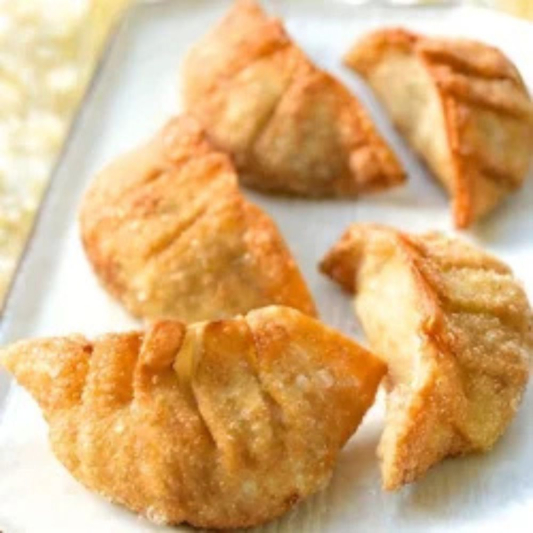Deep-Fried Dumplings with Pork and Chives (12 pcs) 猪肉韭菜炸饺(12只)