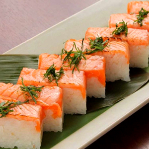 Pressed Salmon Sushi Cake (8 pcs)