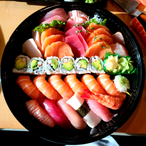 SSA. Sashimi & Sushi & Roll Platter A (33 pcs+2 Miso)