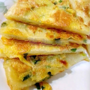 P7. Green Onion Pancake (1 pc) 葱油饼
