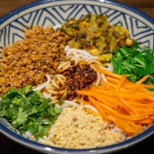 Yunnan Cold Rice Noodles 云南特色拌米线