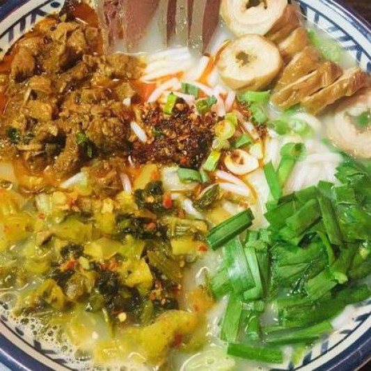 Pork Intense and Blood Rice Noodles 昆明肠旺米线