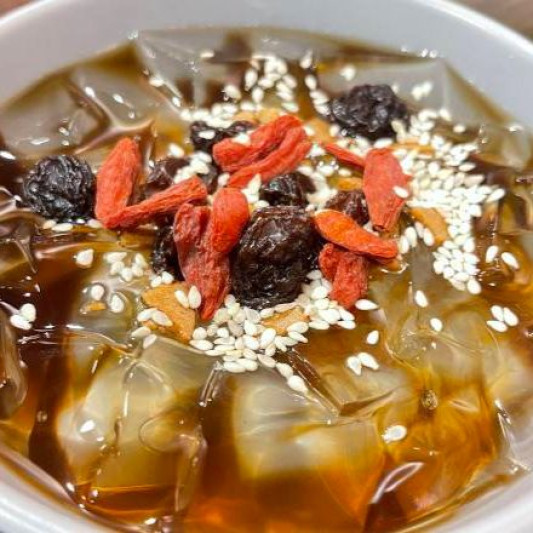 Sweet Jelly with Berries 红糖古法冰粉
