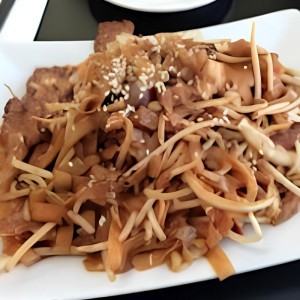 Fried Rice Noodles with Sliced Beef and Soya Sauce