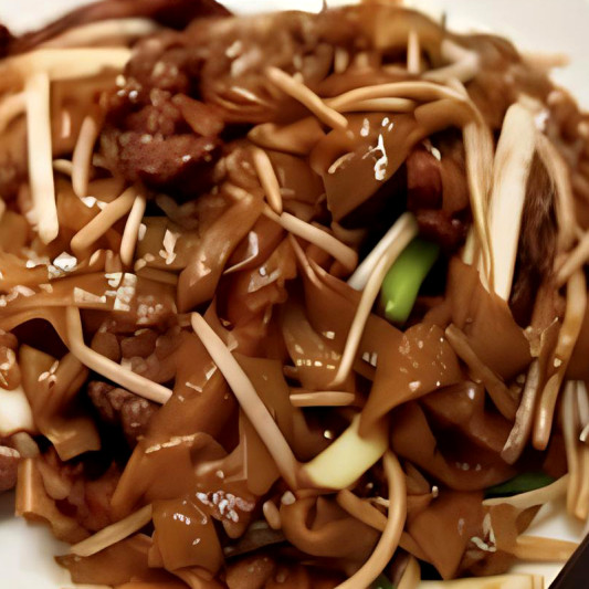 Fried Rice Noodles with Sliced Beef