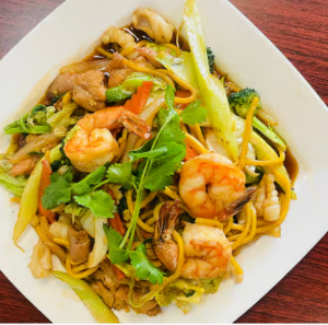 C1. Stir-Fried Egg Noodles with Shrimp / Mi Xao