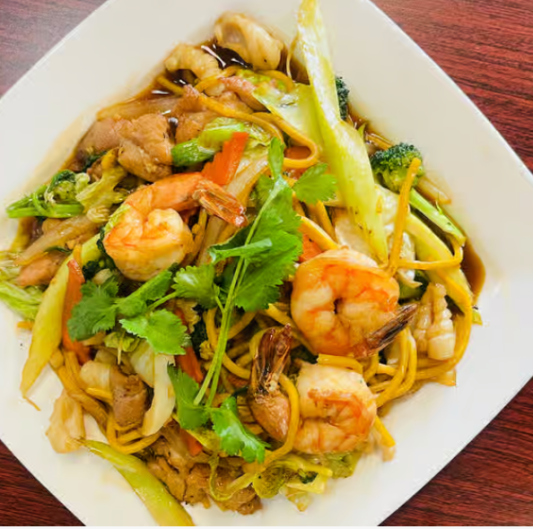 C1. Stir-Fried Egg Noodles with Shrimp / Mi Xao