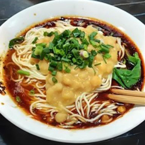 Creamy Yellow Pea Topping Noodle Soup 重庆传统豌豆小面
