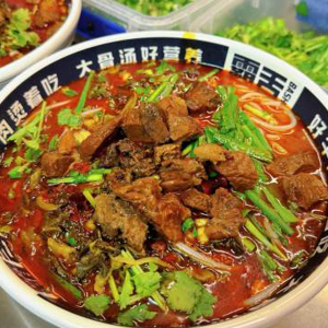 Hotpot Beef Rice Noodle Soup 麻辣火锅牛肉米粉（独家)
