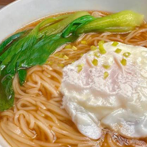 Fried Egg Noodle Soup 阳春煎蛋面（素)