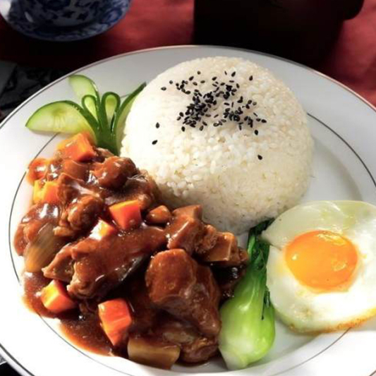Braised Beef & Fried Egg Rice Set with Soup 红烧牛腩煎蛋饭配排骨汤