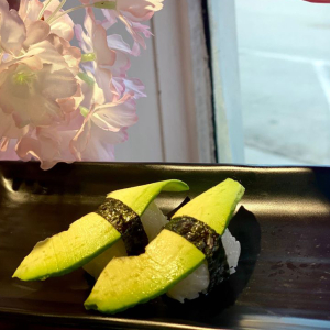 Avocado Maki (2 pcs)