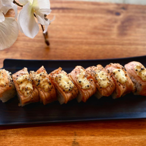 13. Grilled Salmon Roll (8 pcs)