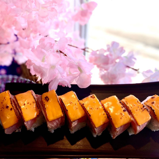 6. Cheese Tuna Roll (8 pcs)