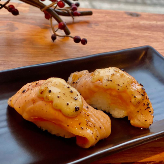 Grilled Salmon Nigiri (2 pcs)