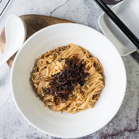Dry Noodle with Scallion Oil & Peanuts 葱油拌面