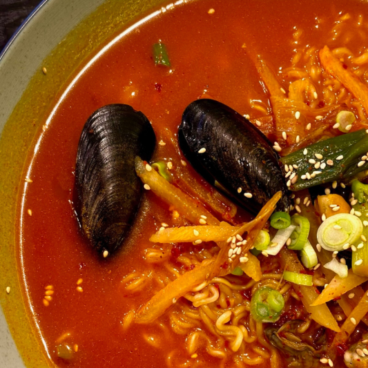 Seafoods Ramyun with Rice 海鲜拉面