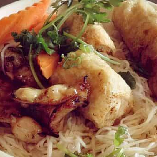 B3. Grilled Chicken & Egg Roll / B&uacute;n G&agrave; Nướng Chả Gi&ograve;