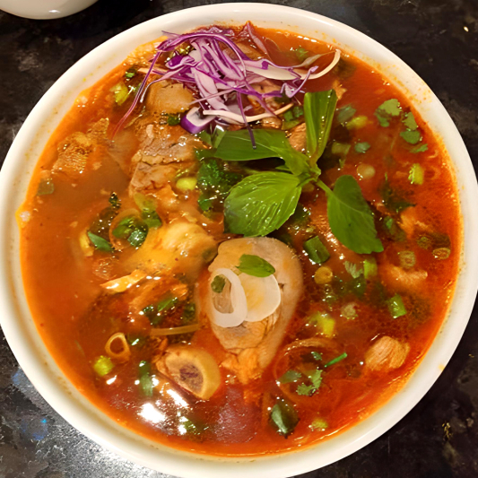 H4 Spicy Beef Noodle Soup (B&uacute;n B&ograve; Huế)