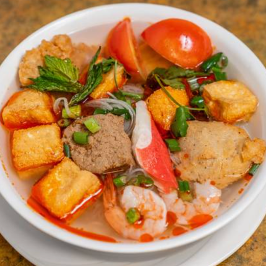 45. Special - Pork, Shrimp, Crab Meat, Tofu, Tomato with Vermicelli Noodle (Bun Rieu)