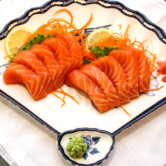 11. Salmon Sashimi (10 pcs)