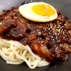 Jajangmyeon 자장면 炸酱面