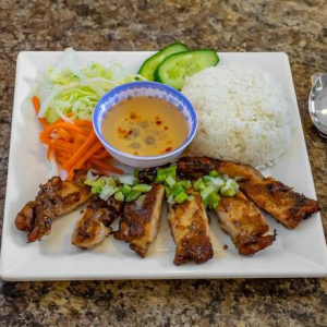 45. Grilled Lemongrass Chicken on Rice / Cơm G&agrave; Nướng Xả