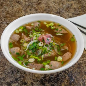 14. Rare Beef, Beef Ball Noodle Soup / Phở T&aacute;i, B&ograve; Vi&ecirc;n