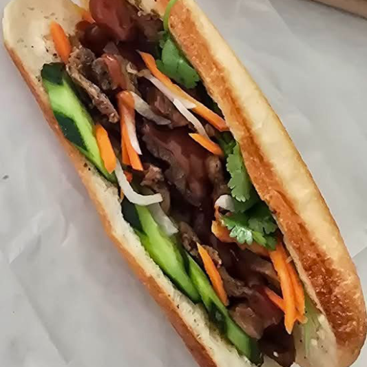 62. Grilled Pork Sub / B&aacute;nh M&igrave; Thịt Nướng
