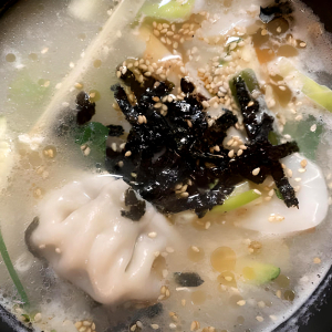 Ddeok Dumpling Soup