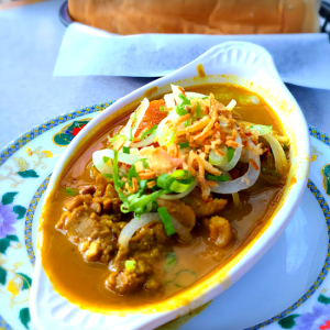 5. Curry Chicken with Bread (Bang Mi Ca Ri Ga) (咖哩雞配麵包)