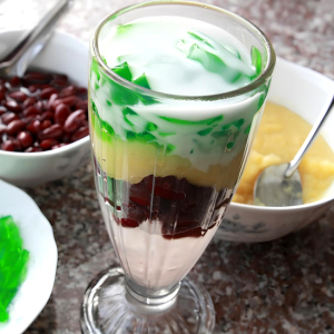87. Three Kinds of Bean and Coconut Milk with Ice (Ch&egrave; Ba M&agrave;u) (三式冰)