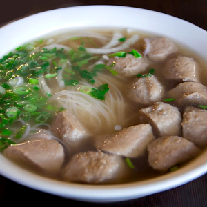 10. Beef Ball in Noodle Soup (Phở B&ograve; Vi&ecirc;n) (牛丸湯粉)