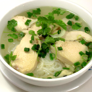 17. Chicken in Noodle Soup (Phở G&agrave;) (雞湯麵)
