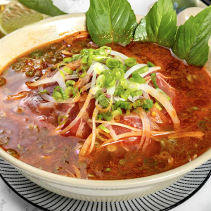 22. Rare Beef in Spicy Satay Noodle Soup (Phở T&aacute;i Sa Tế) (生牛肉沙嗲粉)