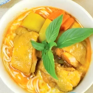 29. Chicken Curry with Vermicelli (Bun Ca Ri Ga) (咖哩雞粉絲)