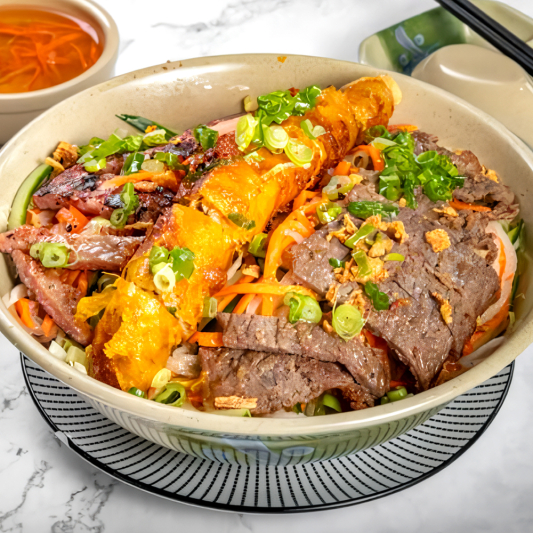 69. Grilled Lemongrass Beef, Spring Roll & Minced Pork Patty with Vermicelli (B&uacute;n B&uacute;n B&ograve; Nướng, Chả Gi&ograve;, Nem Nướng) (烤檸檬草牛肉春捲肉碎配粉絲)