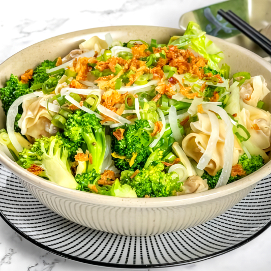 36. Vegetables and Pork Wonton in Egg Noodle or Rice Noodle Soup (M&igrave; Hoac Hu Tieu Ho&agrave;nh Th&aacute;nh, Rau Cải) (蛋麵或米線蔬菜豬肉餛飩)