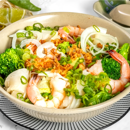34. Vegetable & Seafood in Egg Noodle or Rice Noodle Soup (M&igrave; Hoặc Hủ Tiếu Đồ Biển) (蛋麵或米線蔬菜海鮮)