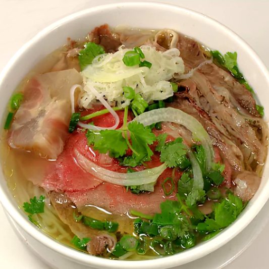 16. Rare Beef, Beef Brisket, Tendon, and Tripe in Noodle Soup (Phở T&aacute;i, Nam, G&acirc;n, S&aacute;ch) (稀有牛肉, 牛腩, 牛筋, 牛肚湯麵)